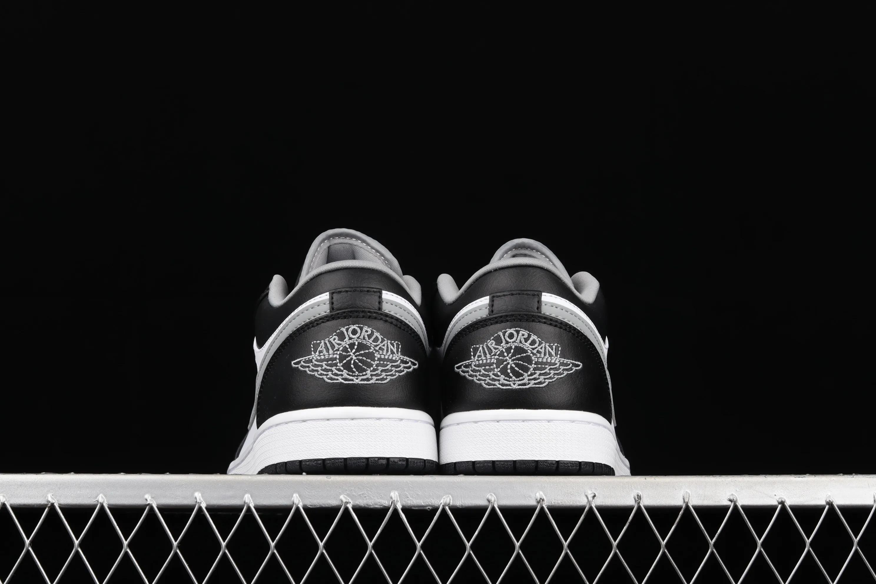 All categories Air Jordan Jordan series basketball shoes Air Jordan 1 Low G version pure original Air Jordan 1 Low AJ1 Joe 1 black and white gray low-top cultural leisure sports sneakers 553558-040